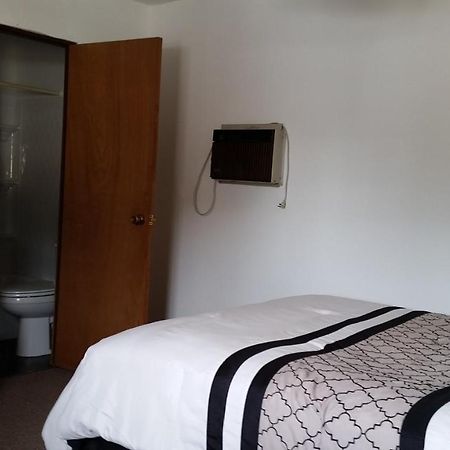 Mystic Valley Inn Кастер Екстер'єр фото