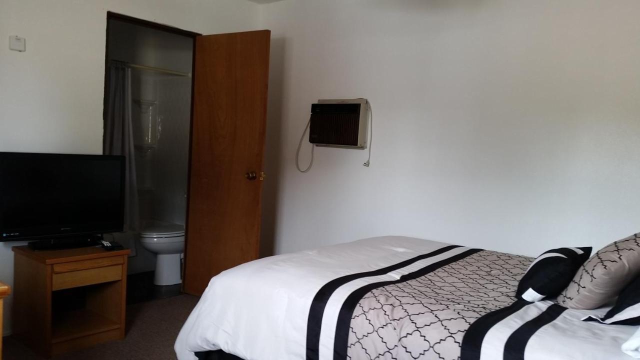 Mystic Valley Inn Кастер Екстер'єр фото