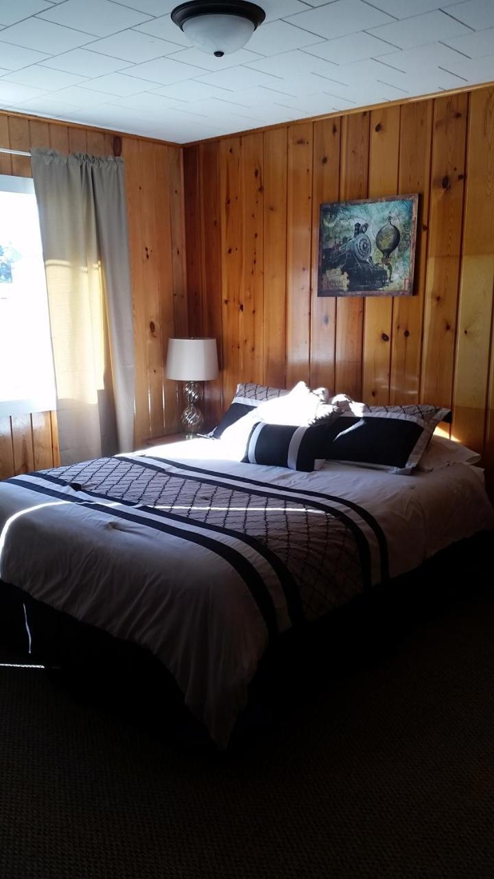 Mystic Valley Inn Кастер Екстер'єр фото