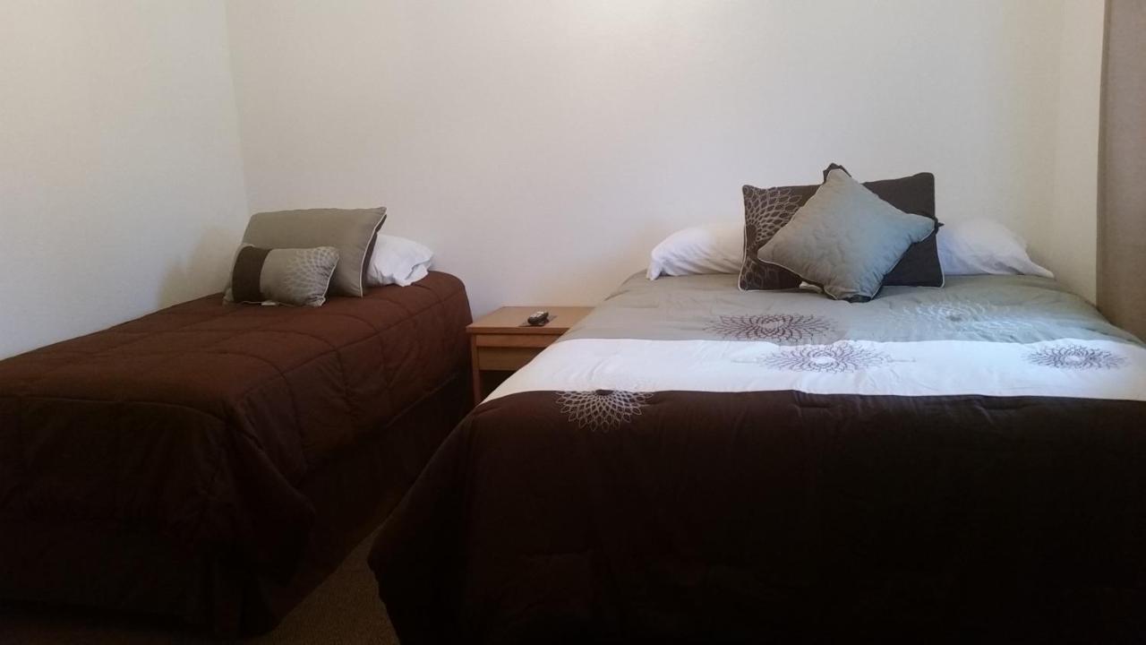 Mystic Valley Inn Кастер Екстер'єр фото